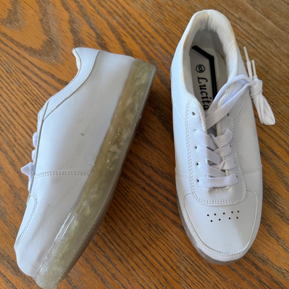 Lucita LIGHT-001 White Faux Leather Light Up Sneakers Womens Size 6 NOT TESTED
